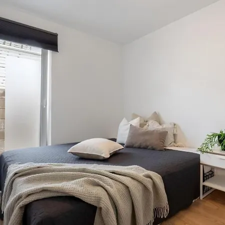 Vaulen Apartment, Private Entrance And Parking Apartmán *